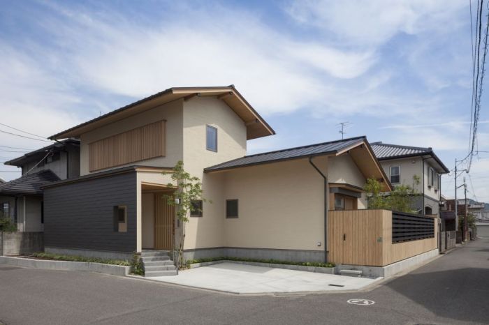 House japanese japan homes green atrium shaped yohei sasakura mita modern ideas opens horibe associates osaka sanctuary wraps around landscape