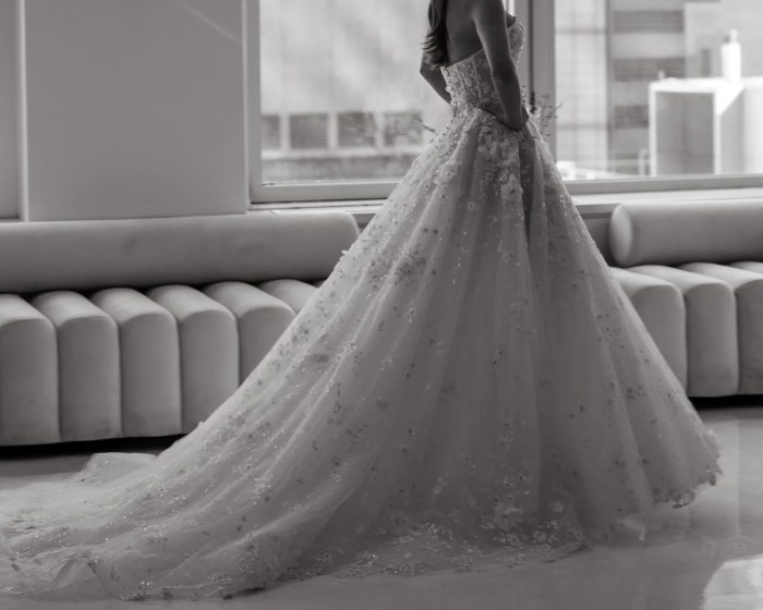 Show me a picture of a wedding dress