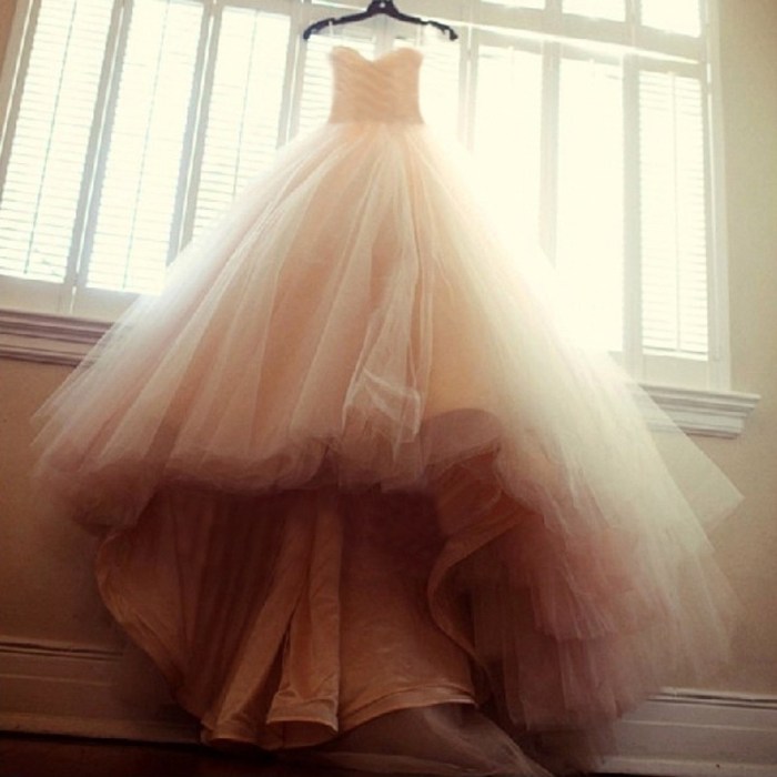 Strapless tulle wedding dress